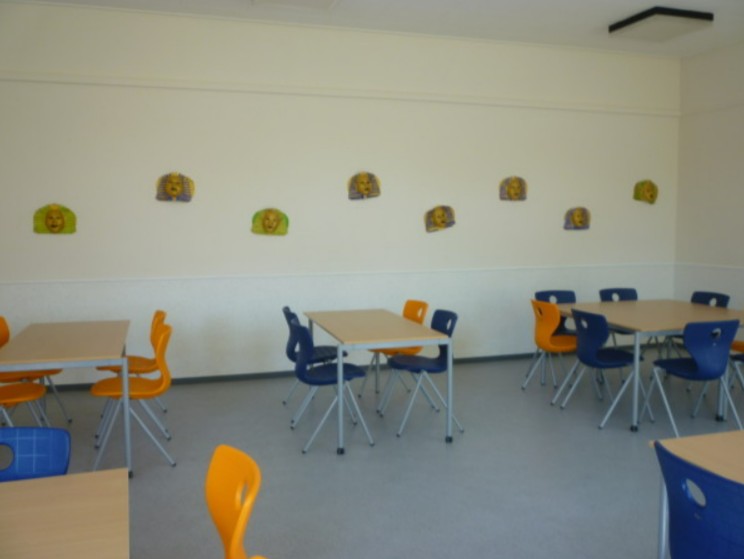 Mensa Tische, Stühle, Wand